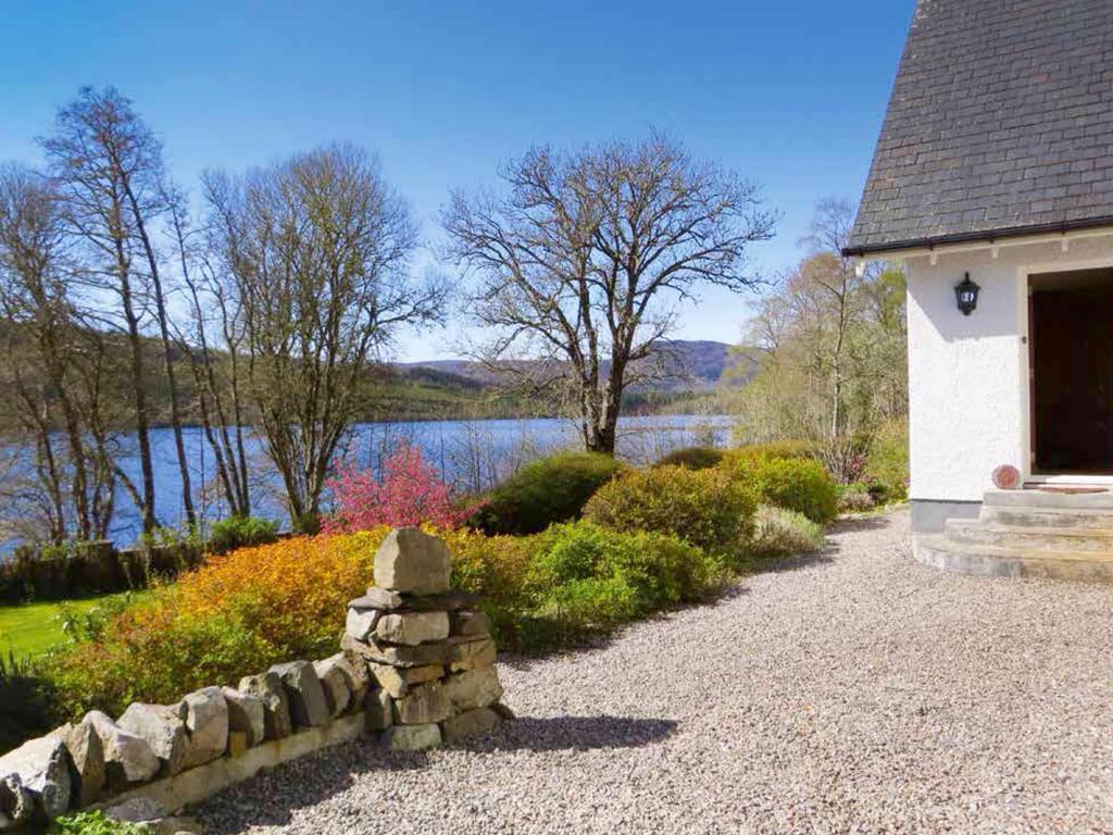 Lochview Guesthouse Contin Exterior photo